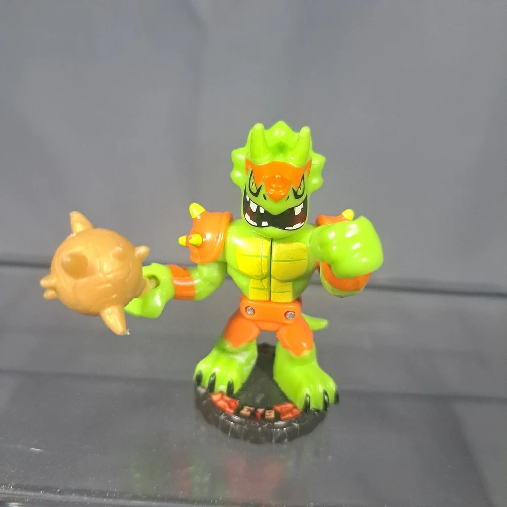 Akedo Beast Strike Tricerachops Golden Mace Figure Series 5 Battle Warrior Dino